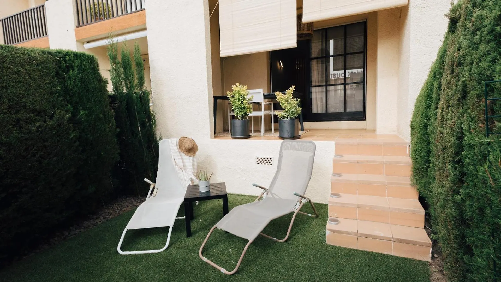 Apartment With Air Conditioning And Communal Pool location